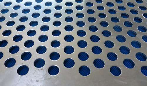 圓孔(kǒng)沖孔網的度如何(hé)保證