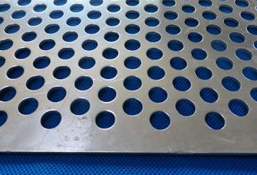 不鏽(xiu)鋼沖孔網的加(jia)工注意要點