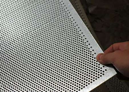 不鏽鋼(gāng)沖孔網在(zai)沖孔操作(zuo)中應避免(miǎn)哪些問題(ti)