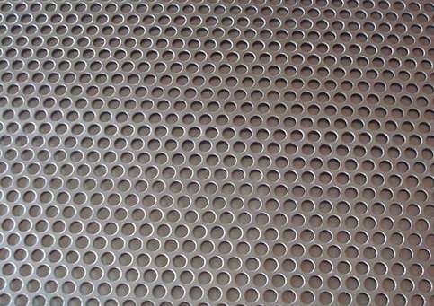 鋁(lü)闆沖孔網(wang)在航海事(shi)業的用途(tú)