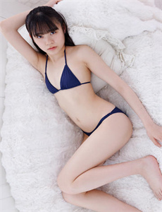 双眼凝视